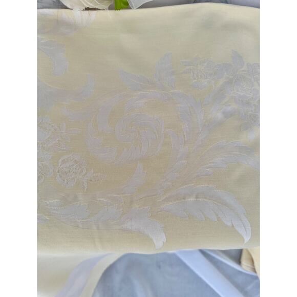 Pale yellow DAMASK tablecloth rectangular Floral Acanthus 64 X 116 Elegant - Picture 5 of 8